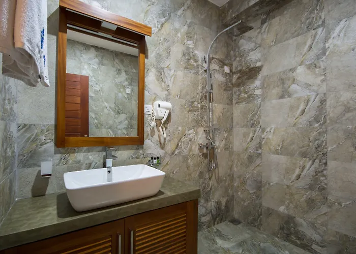 Ceyloni City Hotel